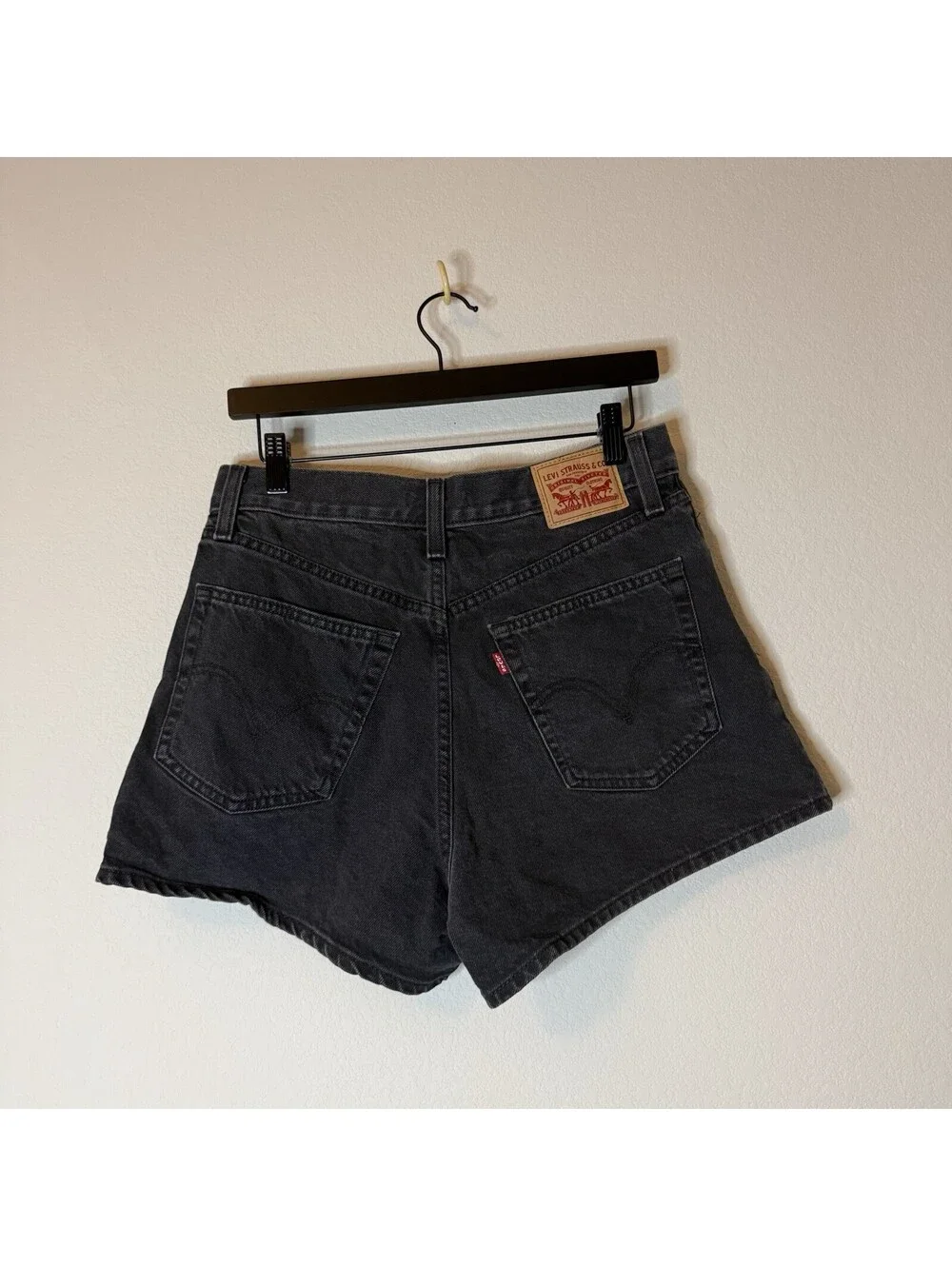 Levi’s High Waisted Mom Shorts Women’s 29 Black Denim High Rise WaterLess